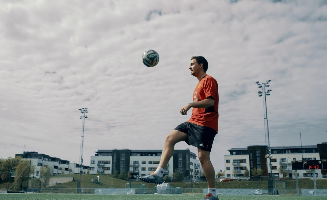 Jørn er salgsleder hos Lomundal og liker å spille fotball på fritiden.