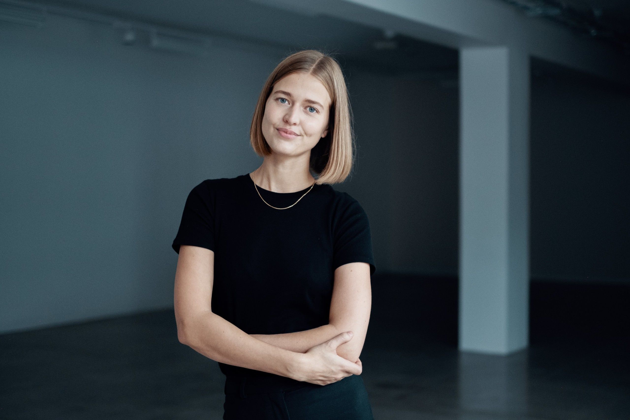 Ingrid i industrielt lokale, hun jobber som markedskoordinator hos Lomundal.
