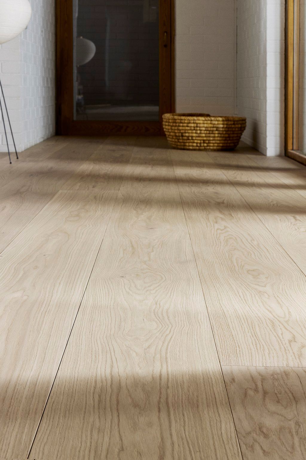 Timberwise Wide Plank fra Skógr. En klassisk og lys enstavs parkett.