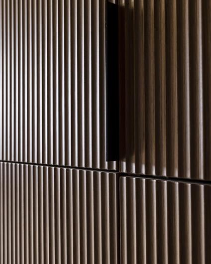 Detaljbilde av kjøkkeninnredning i valnøtt fra Sigdal. Kjøkkenet er totalrenovert av Lomundal.