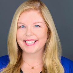 Amanda Lewis headshot