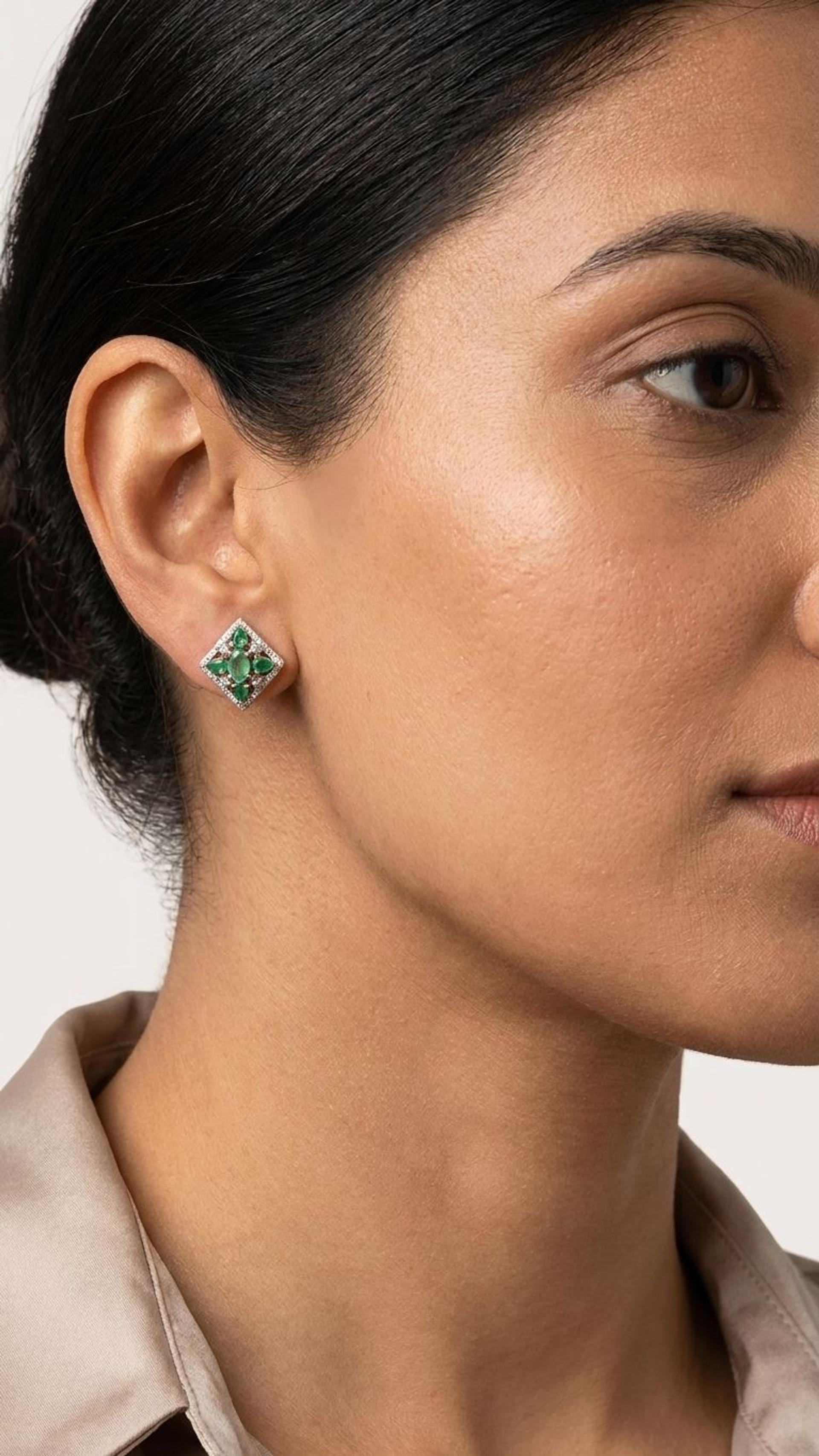 Emerald Emerald Stud in 92.5 Sterling Silver — Surya Jewellers Jaipur