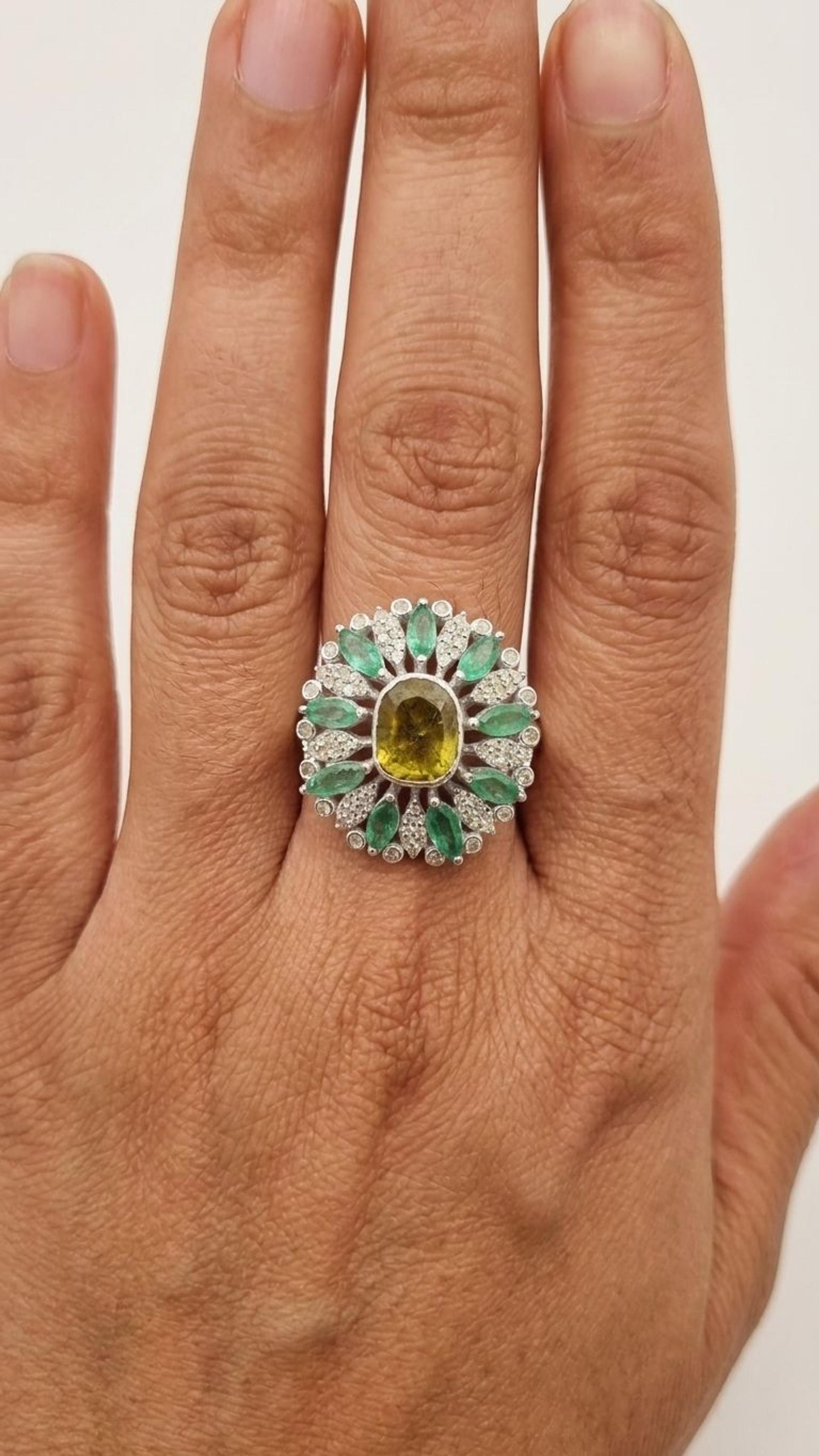 Emerald Ring view 4 — Rings in 92.5 Sterling Silver