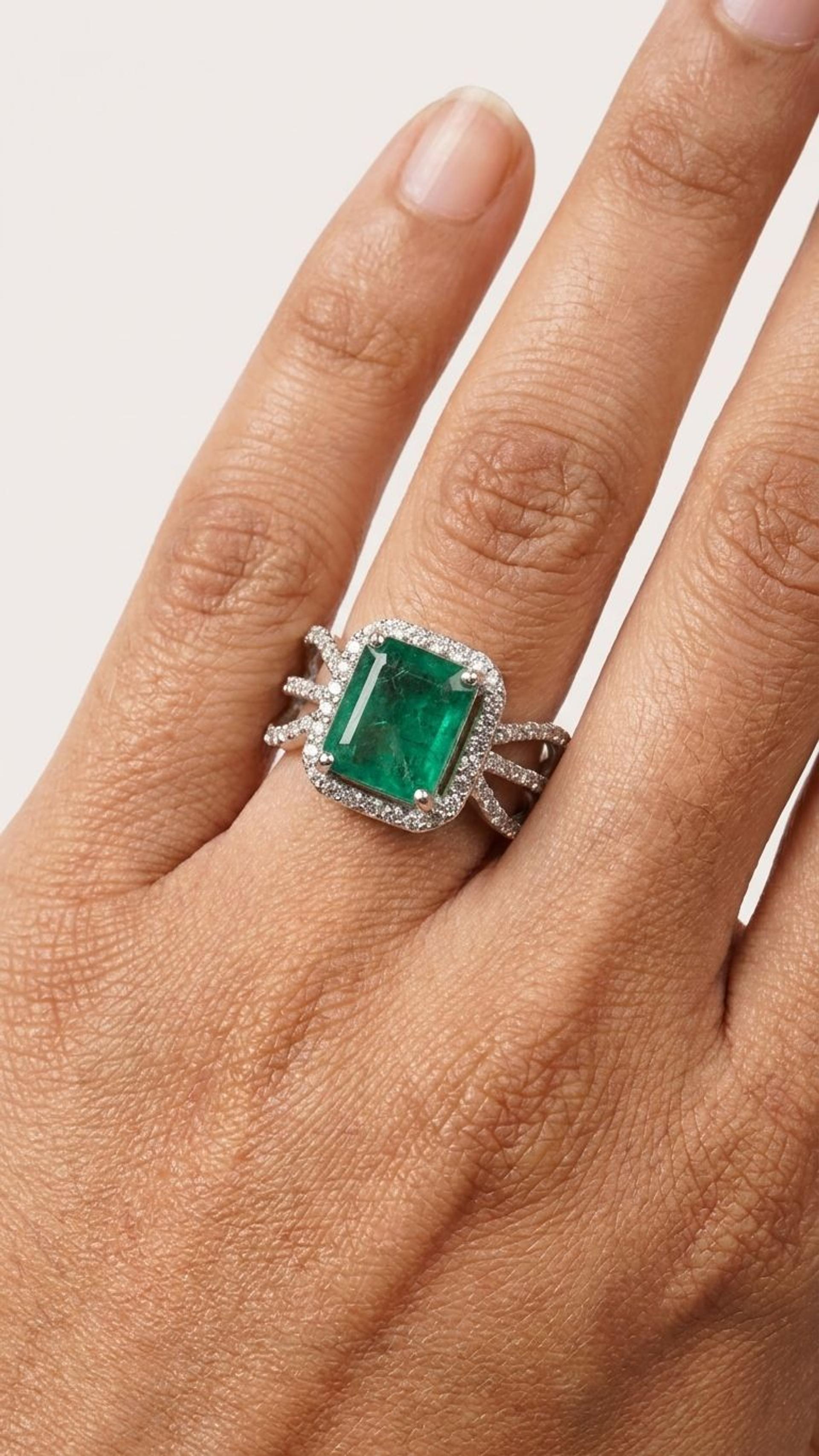 Emerald Ring view 4 — Rings in 92.5 Sterling Silver