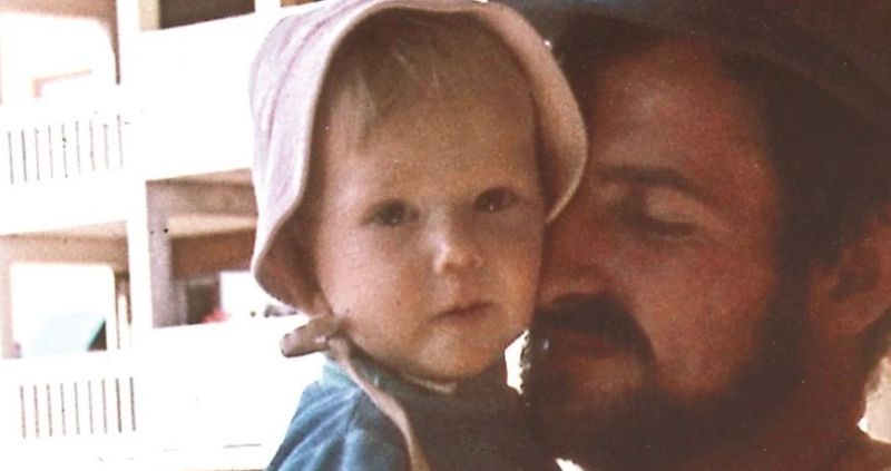 Bilde av Marte Michelet som baby sammen med faren