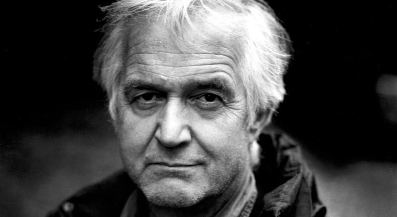 Foto av Henning Mankell i sort hvitt