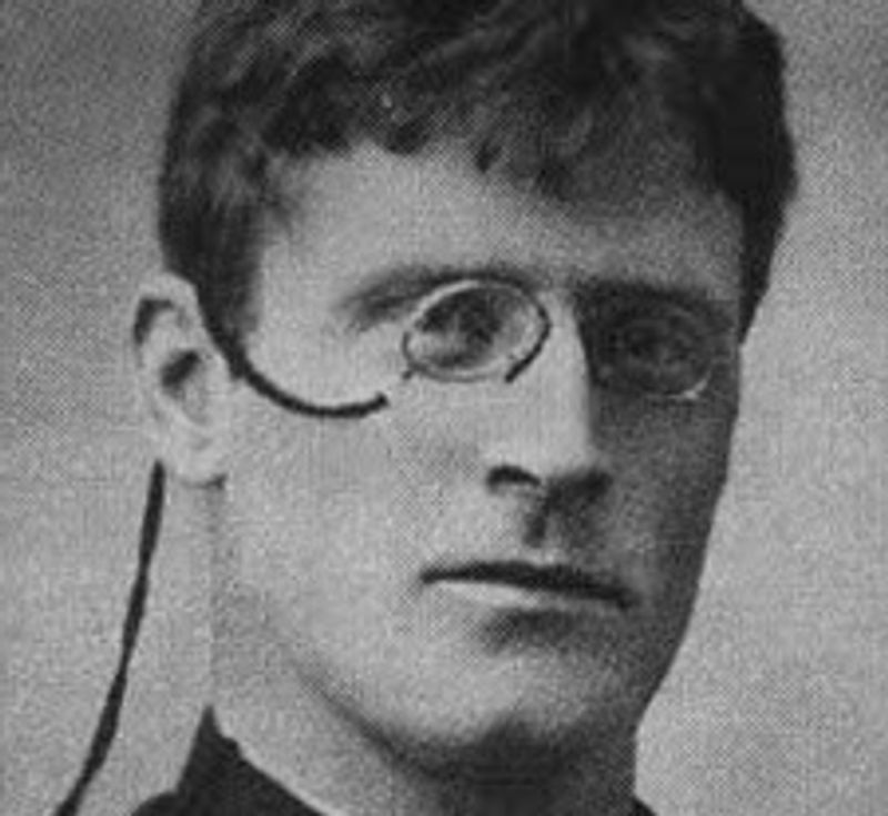 Sort hvitt bilde av Knut Hamsun