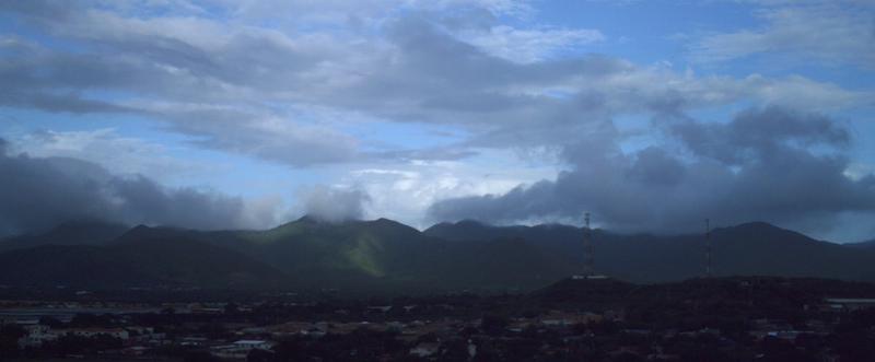 En himmel i skumring