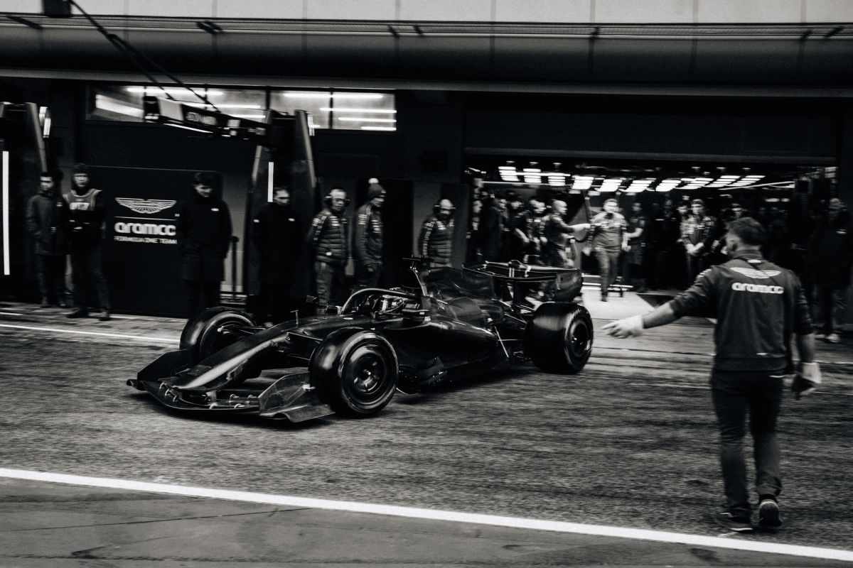 болід каділак ф1