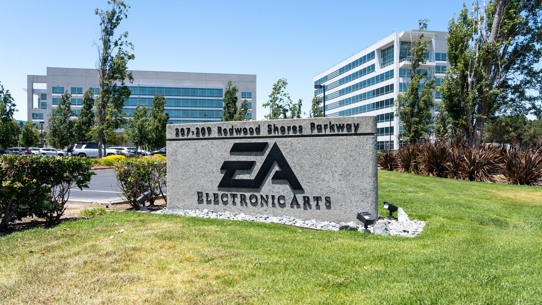 EA планує викупити свої акції на 50 млрд