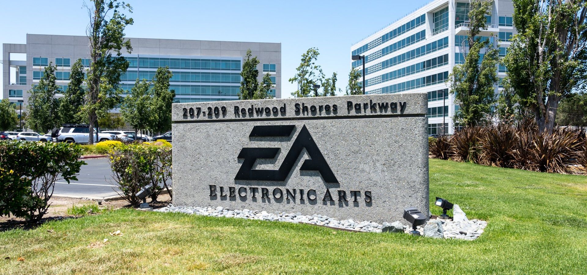 EA планує викупити свої акції на 50 млрд