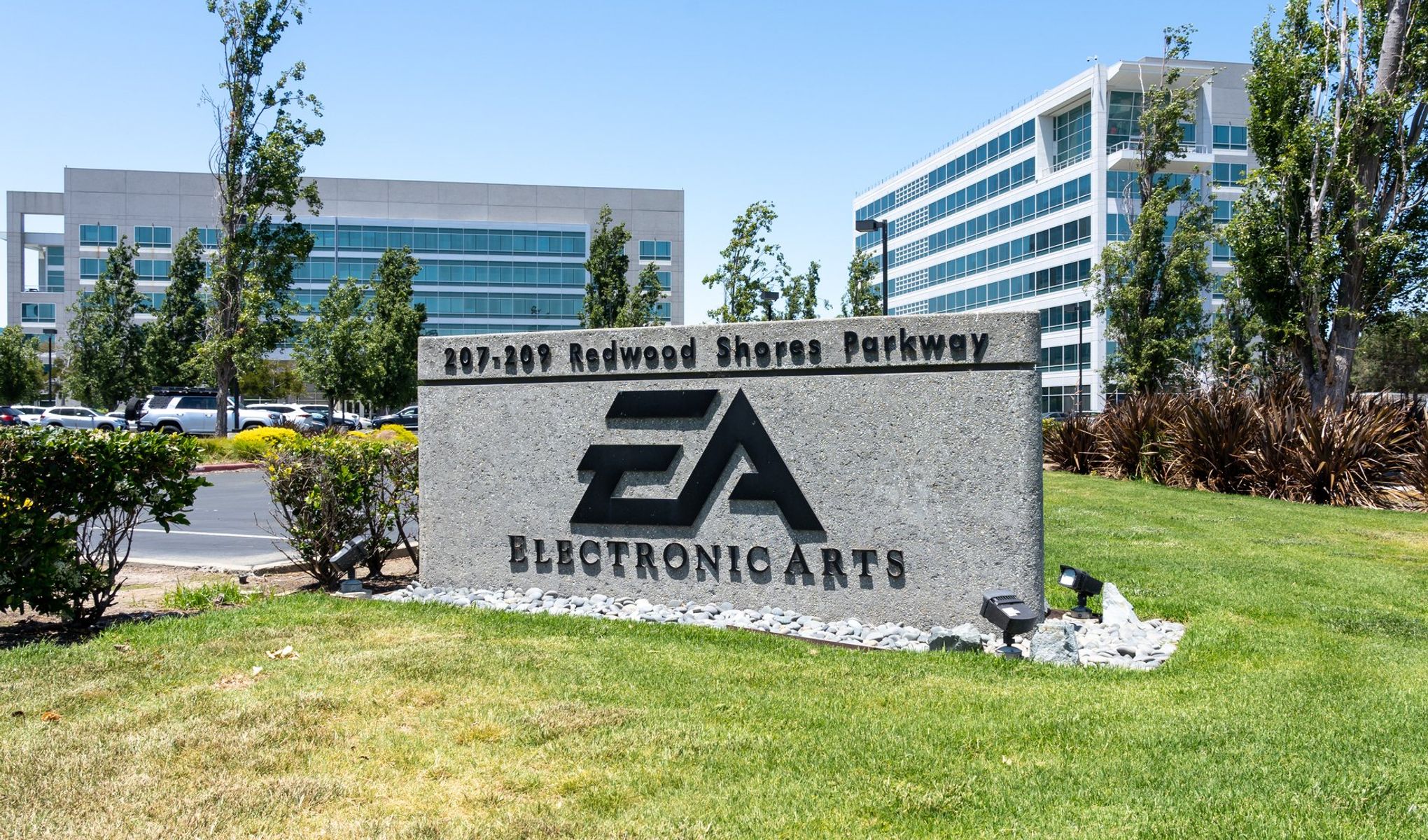 EA планує викупити свої акції на 50 млрд