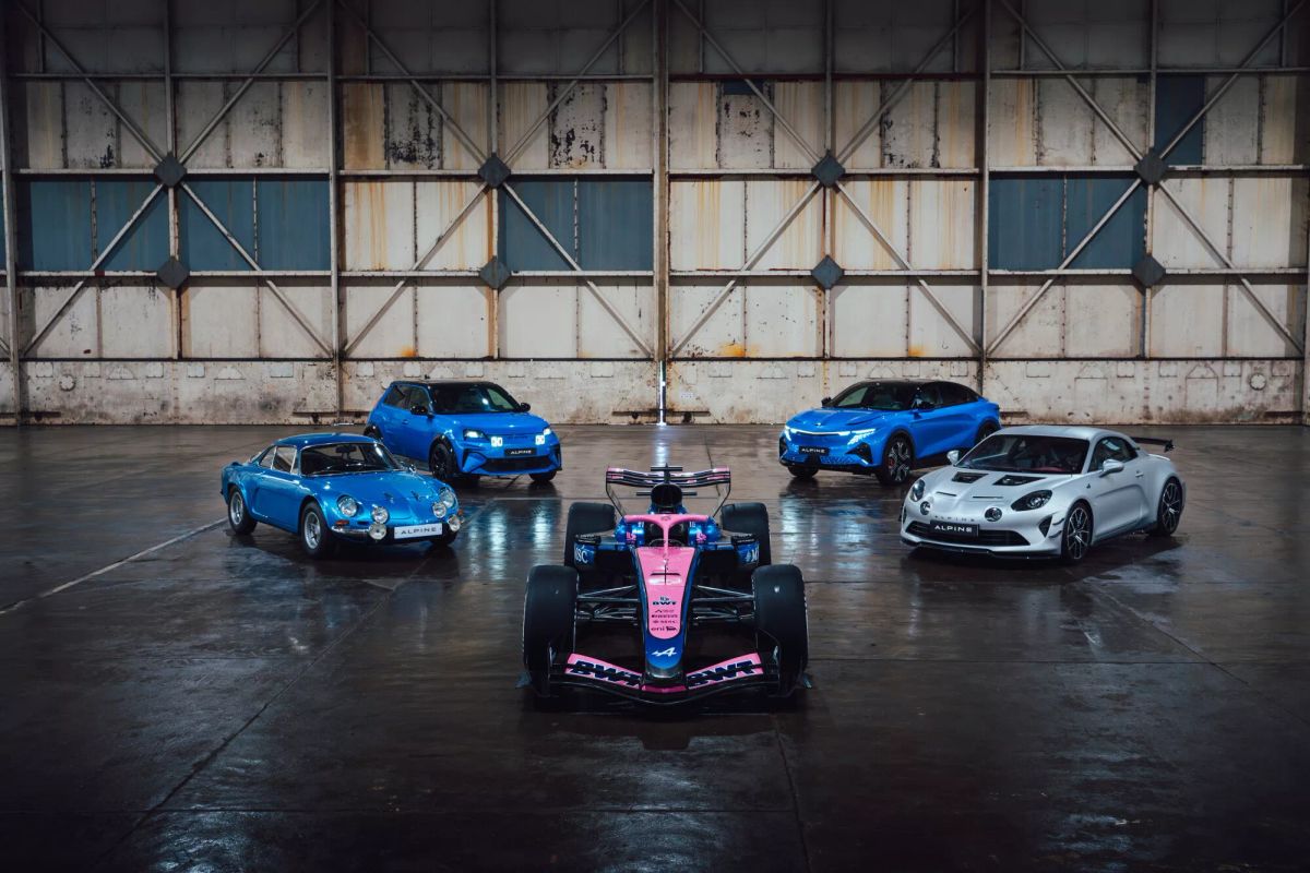 болід Alpine A526