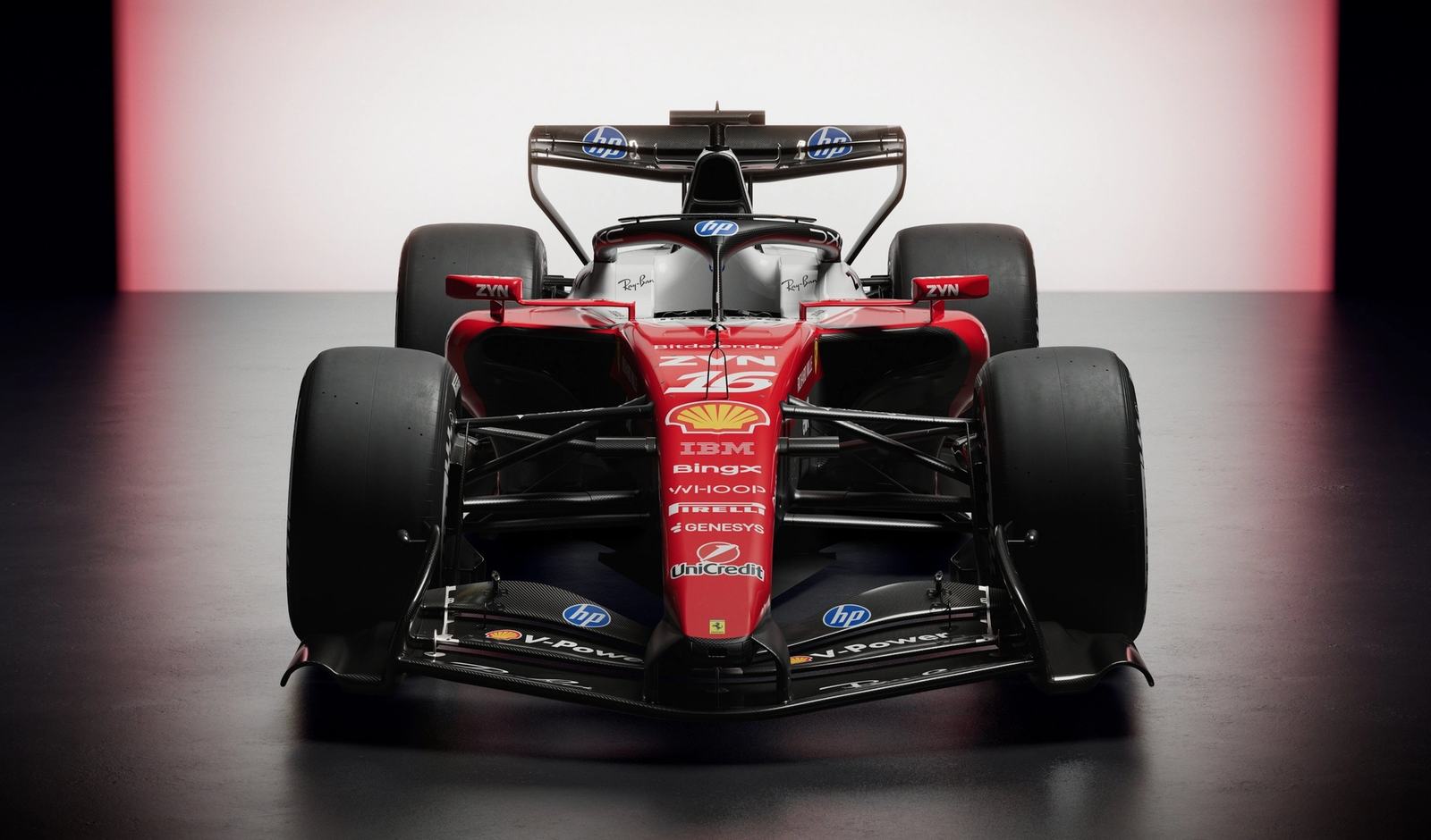 Ferrari показала болід формули 1 SF-26