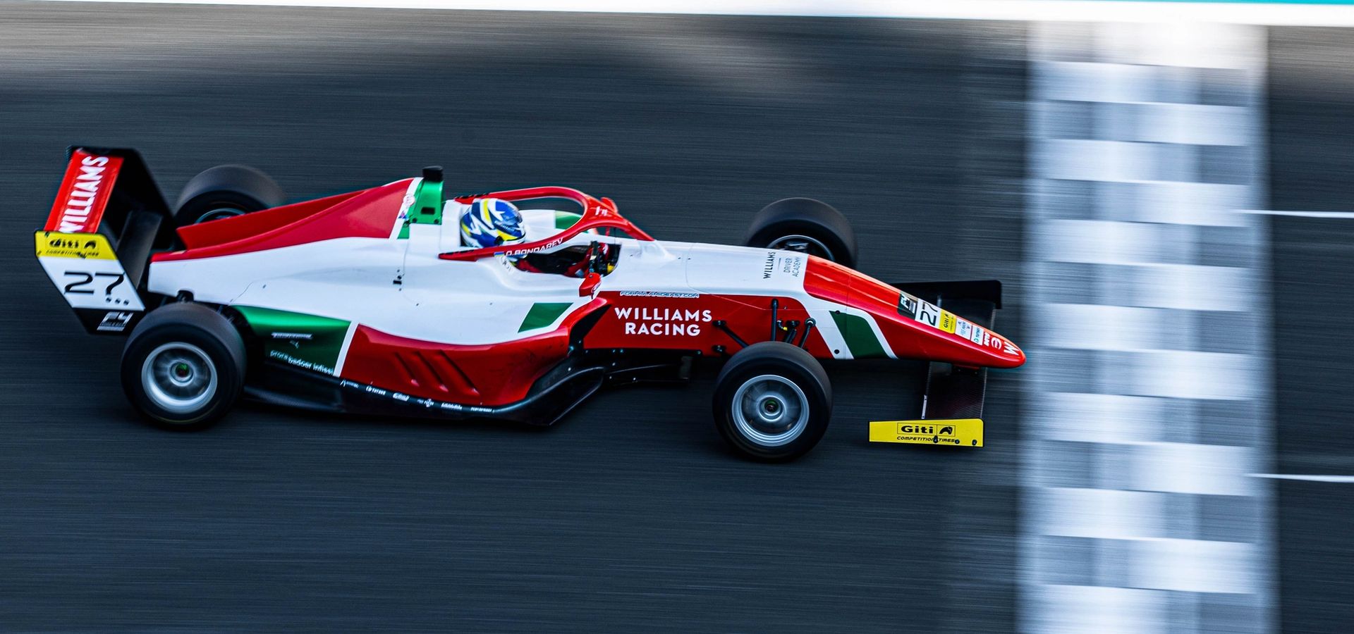 Болід Олександра Бондарева у формулі-4