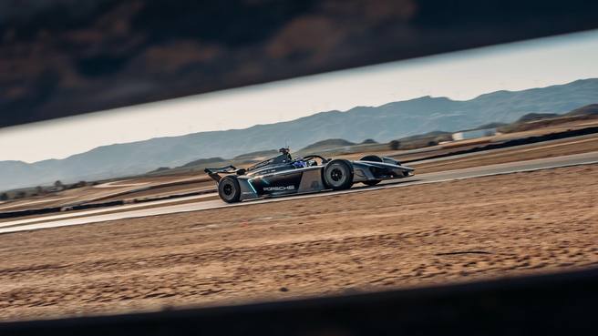 Porsche тестує болід Formula E Gen4