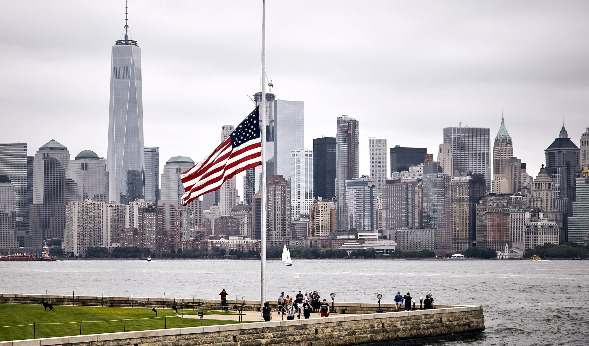 США призупинить видачу імміграційних віз (green card)