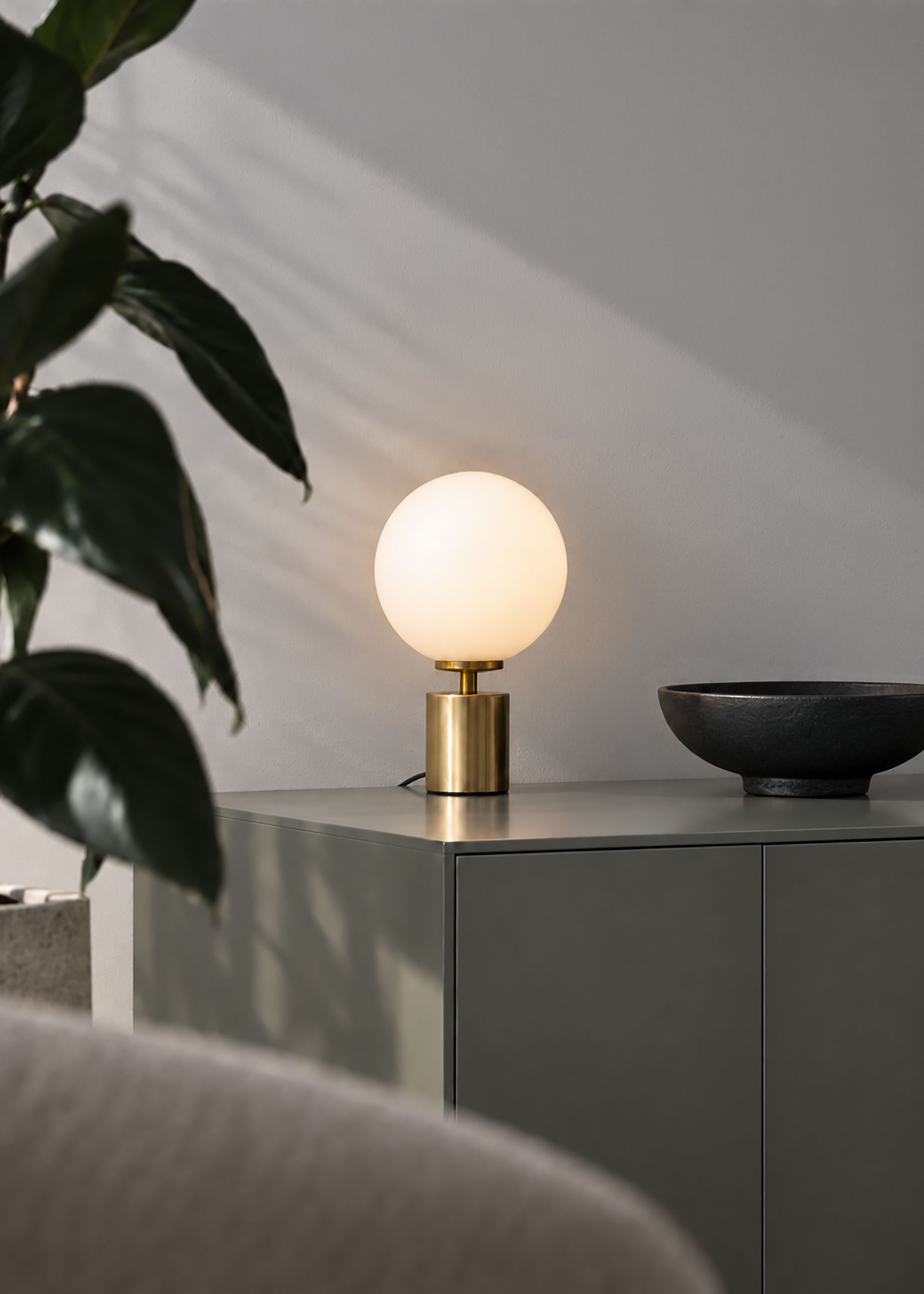 Ballon Table lamp 23,8cm on a side table