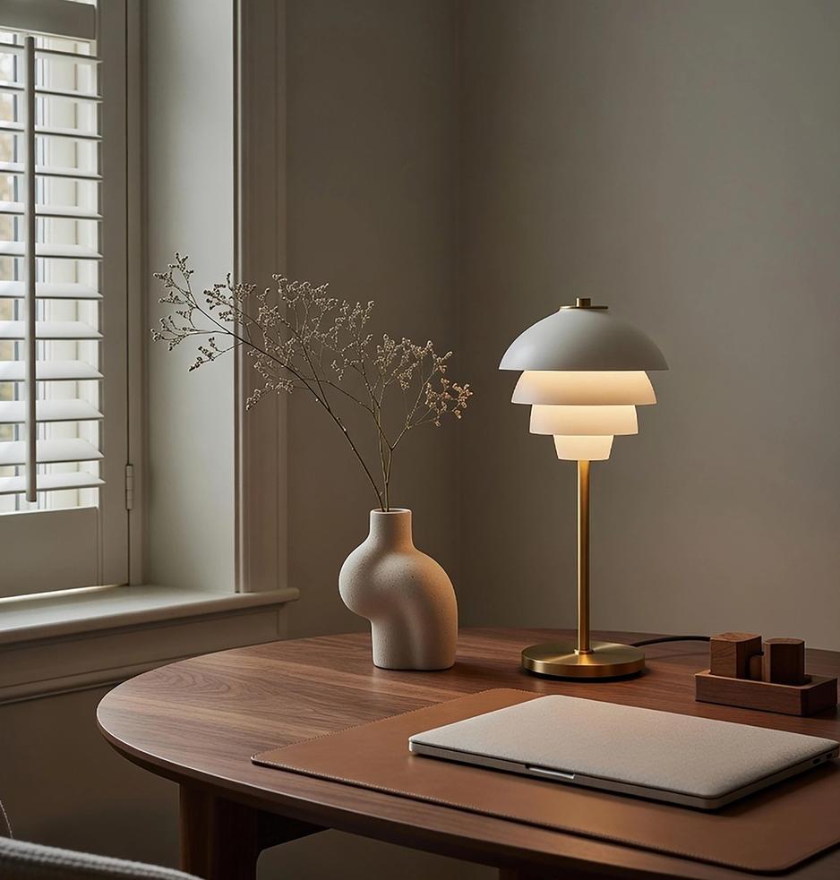 Valencia bordslampa från Belid stilren skandinavisk design med mjukt, behagligt ljus för moderna interiörer