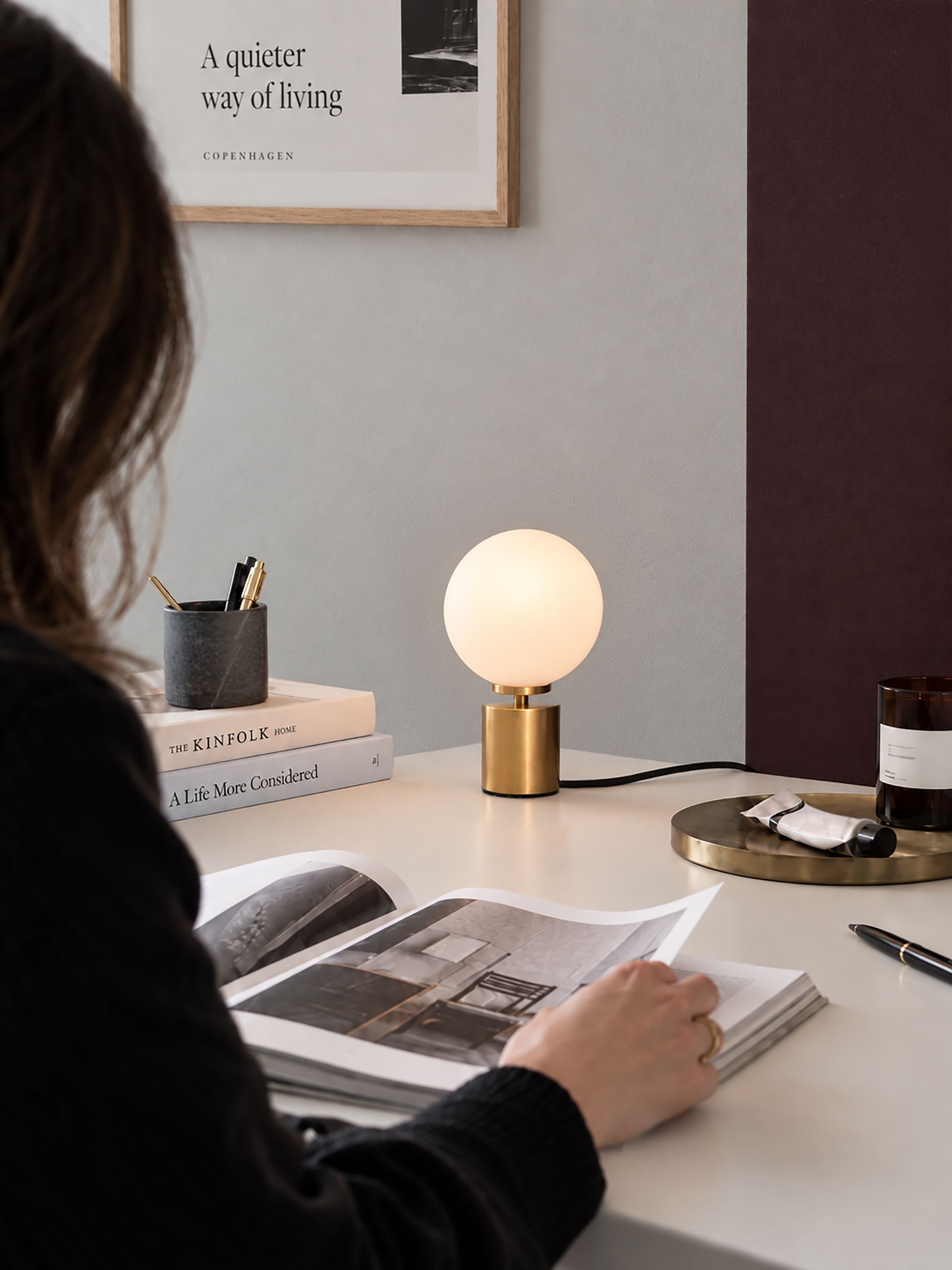 Ballon Table lamp 23,8cm on a desk