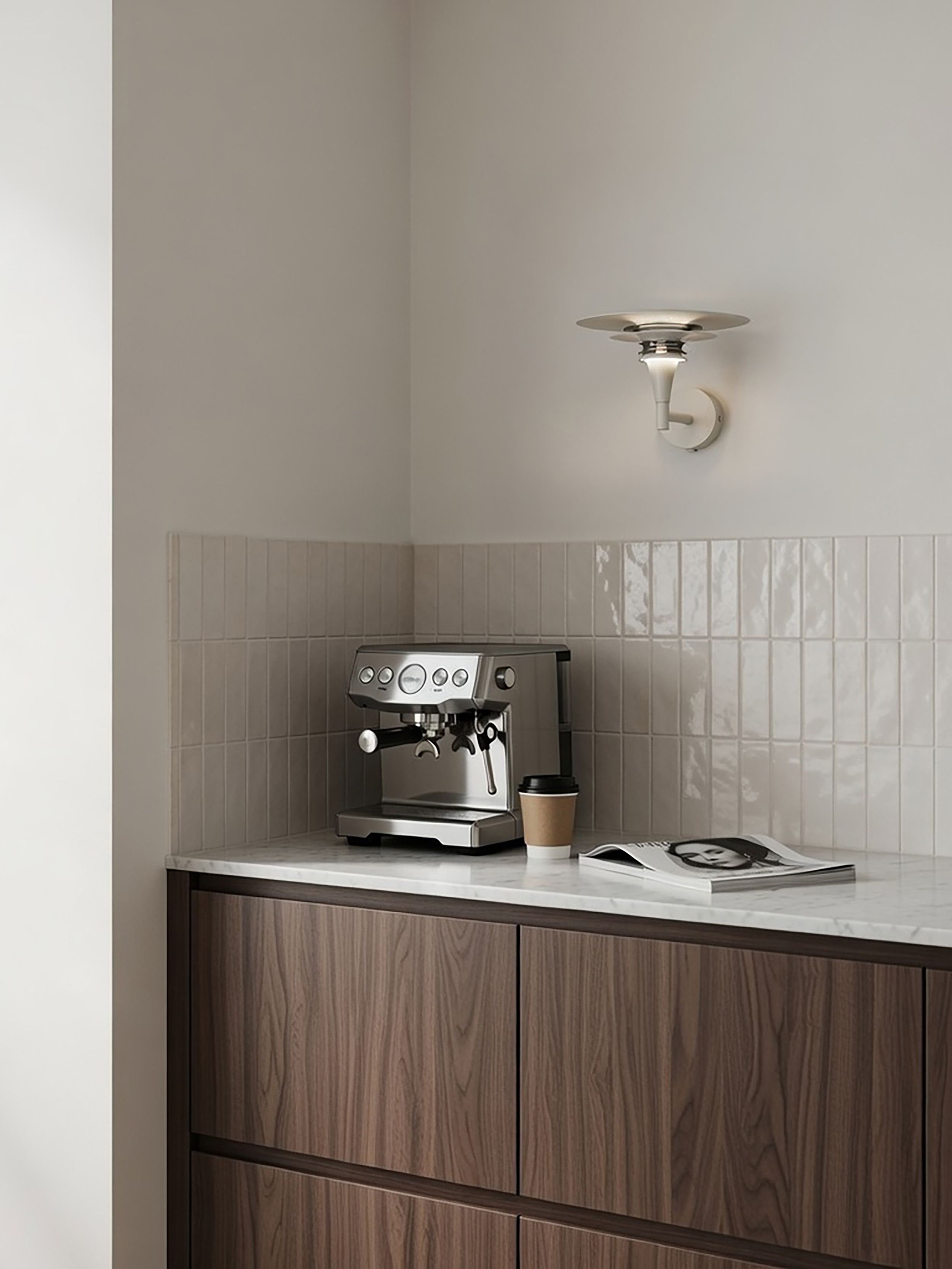 Diablo vägglampa från Belid – skandinavisk designbelysning med mjukt, riktat ljus för kök, vardagsrum och moderna interiörer