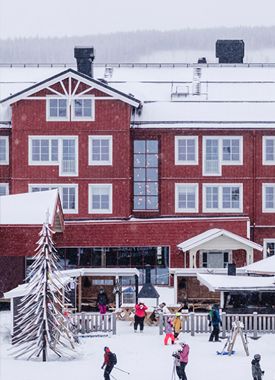 Rött hotell i svenska fjällen