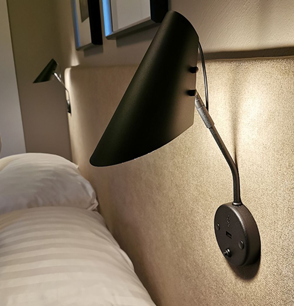 Vincent wall lamp with USB