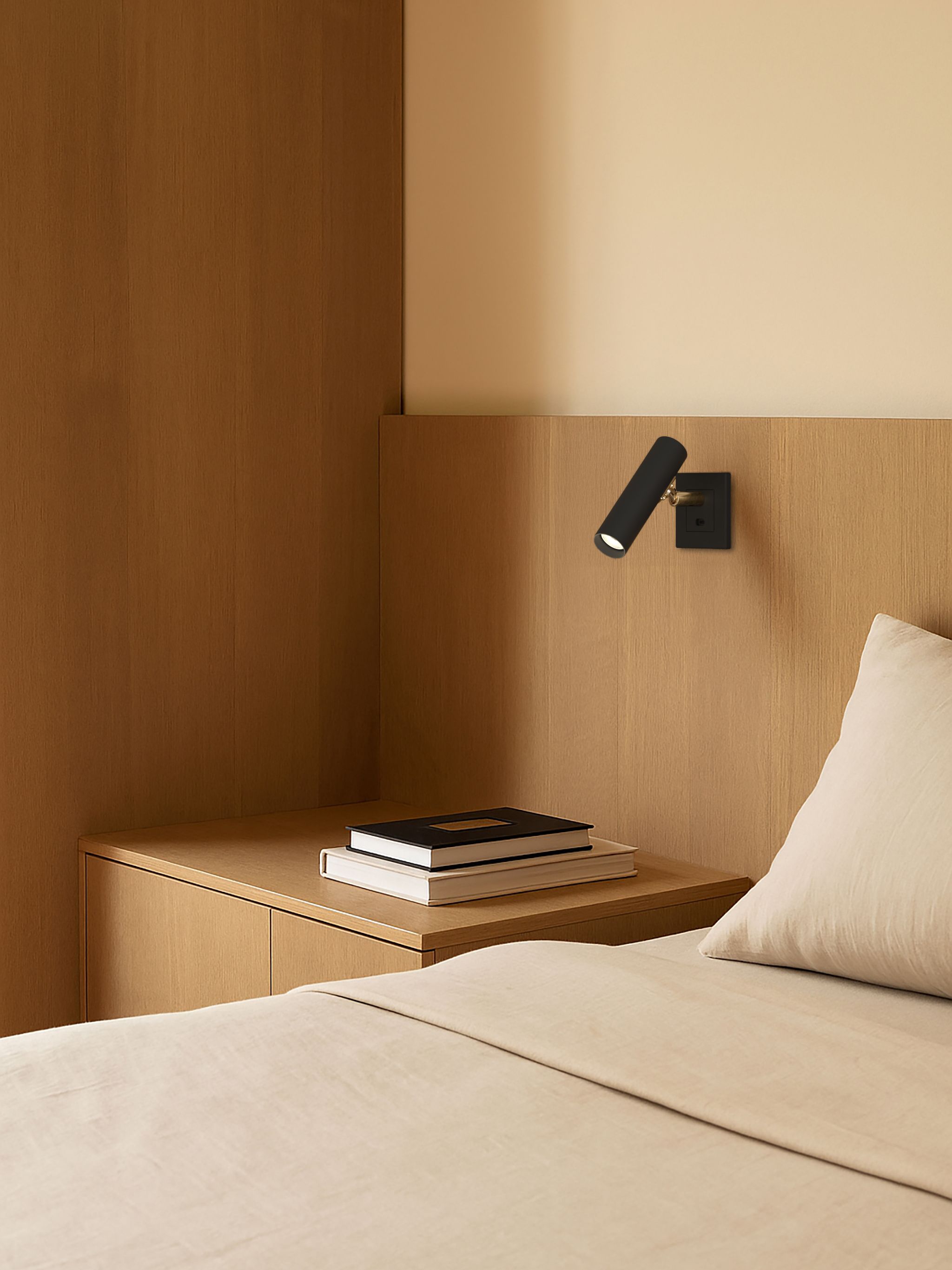 Slender X Edge Wall lamp with USB-C recessed