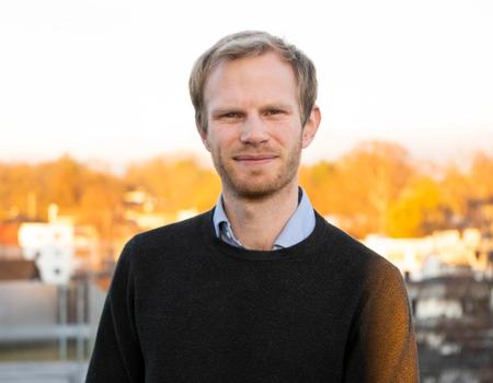 Sådan investerer vicepræsidenten af CEO office hos Yaras