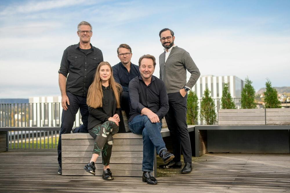 Runway-teamet f.v. Tor Bækkelund, Thea Wiig, styreleder Martin Bech Holte, Kjell Inge Røkke og Sagar Chandna. Foto: Presse. Kilde: Shifter