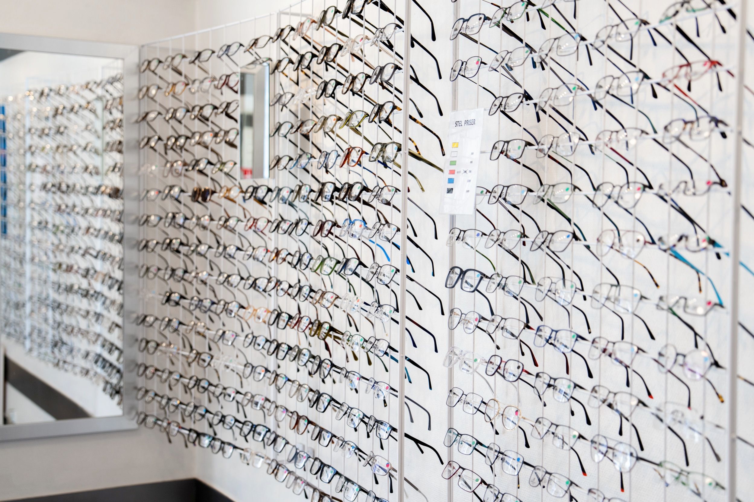 Sådan vælger du de perfekte briller: Den komplette guide