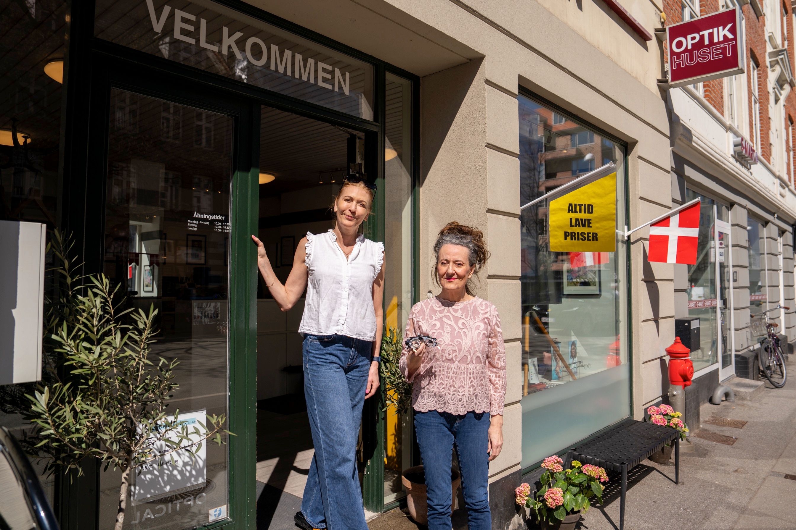 Gratis læsebrille ved køb af glidende overgang - særligt tilbud hos Optikhuset