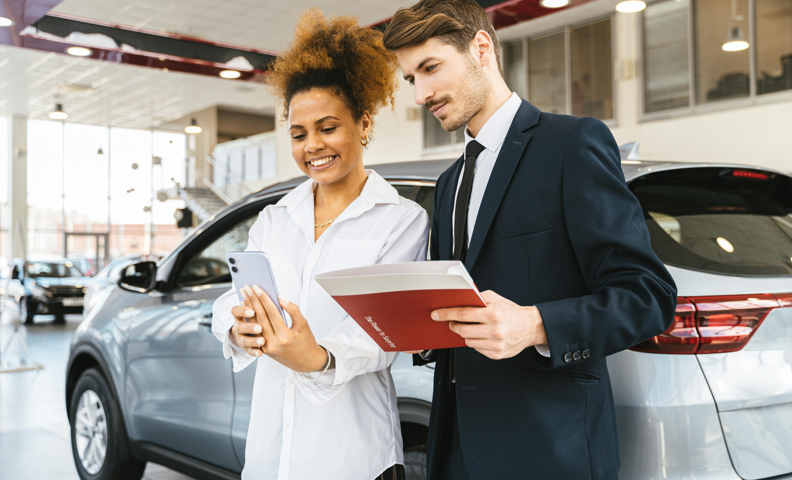 What AI solutions help dealerships manage high call volumes during peak hours?