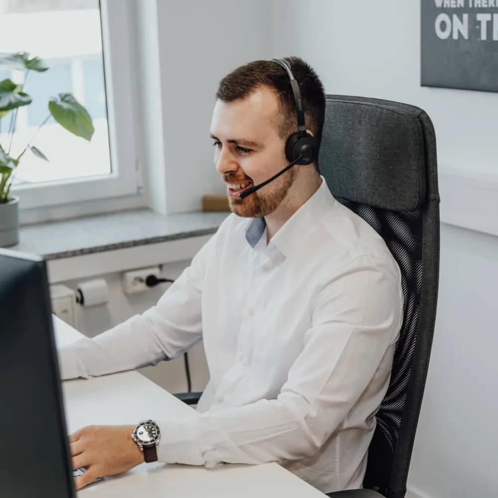 How to improve call center customer service: 17 tips for 2025