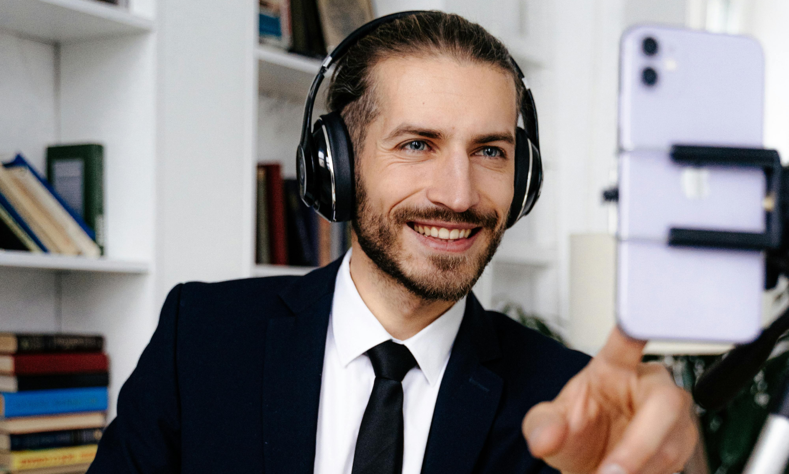 10 customer service outsourcing benefits and how it can help your small business