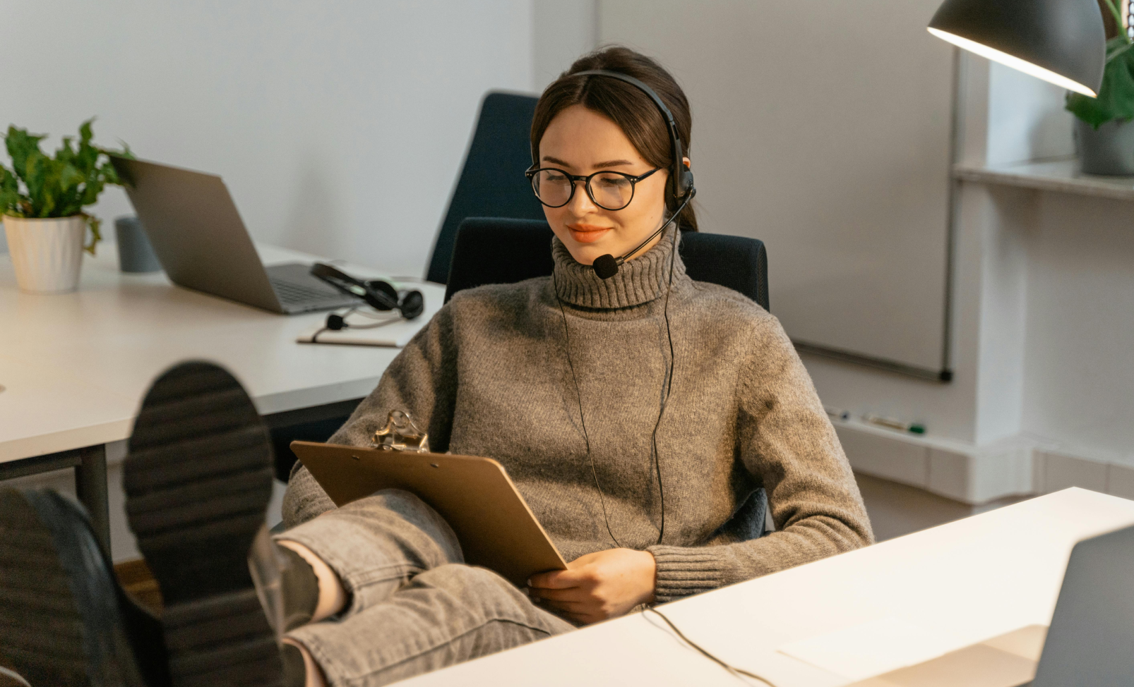What's the best script customization for an AI virtual receptionist?