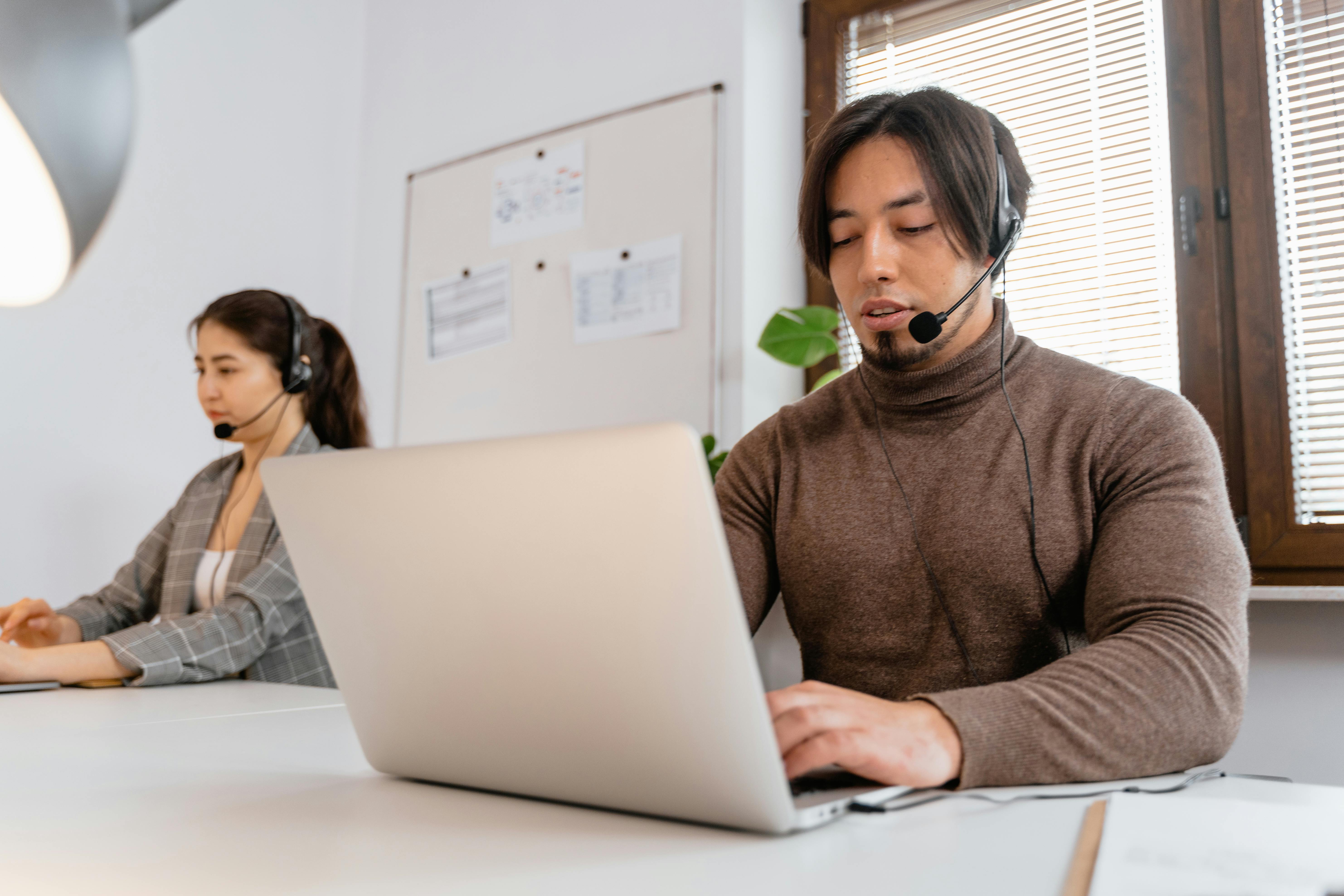 Looking for an AI voice agent agency that can build English and Spanish call flows at once? Here’s what you need to know