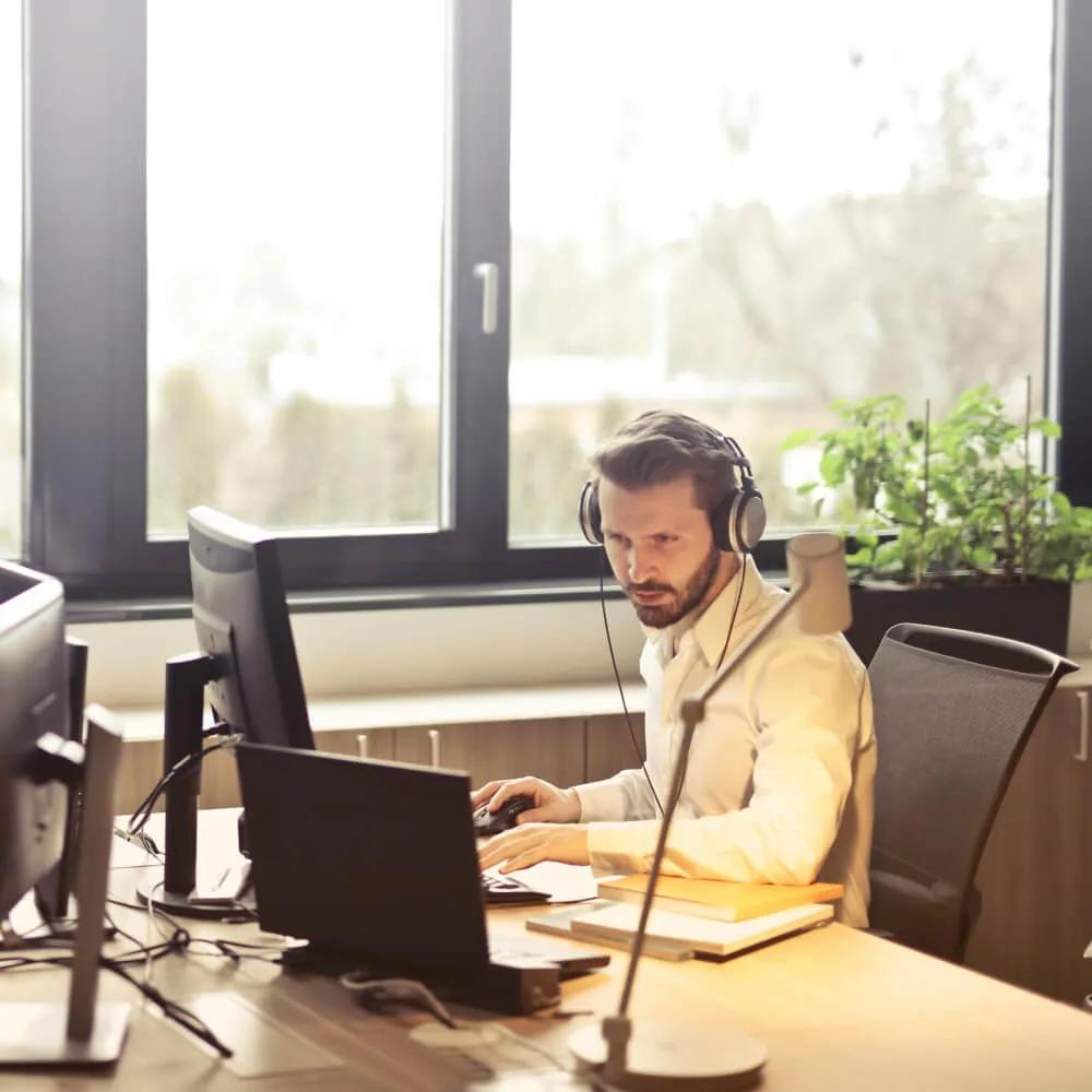 What is a virtual call center (and does your small business need one)?