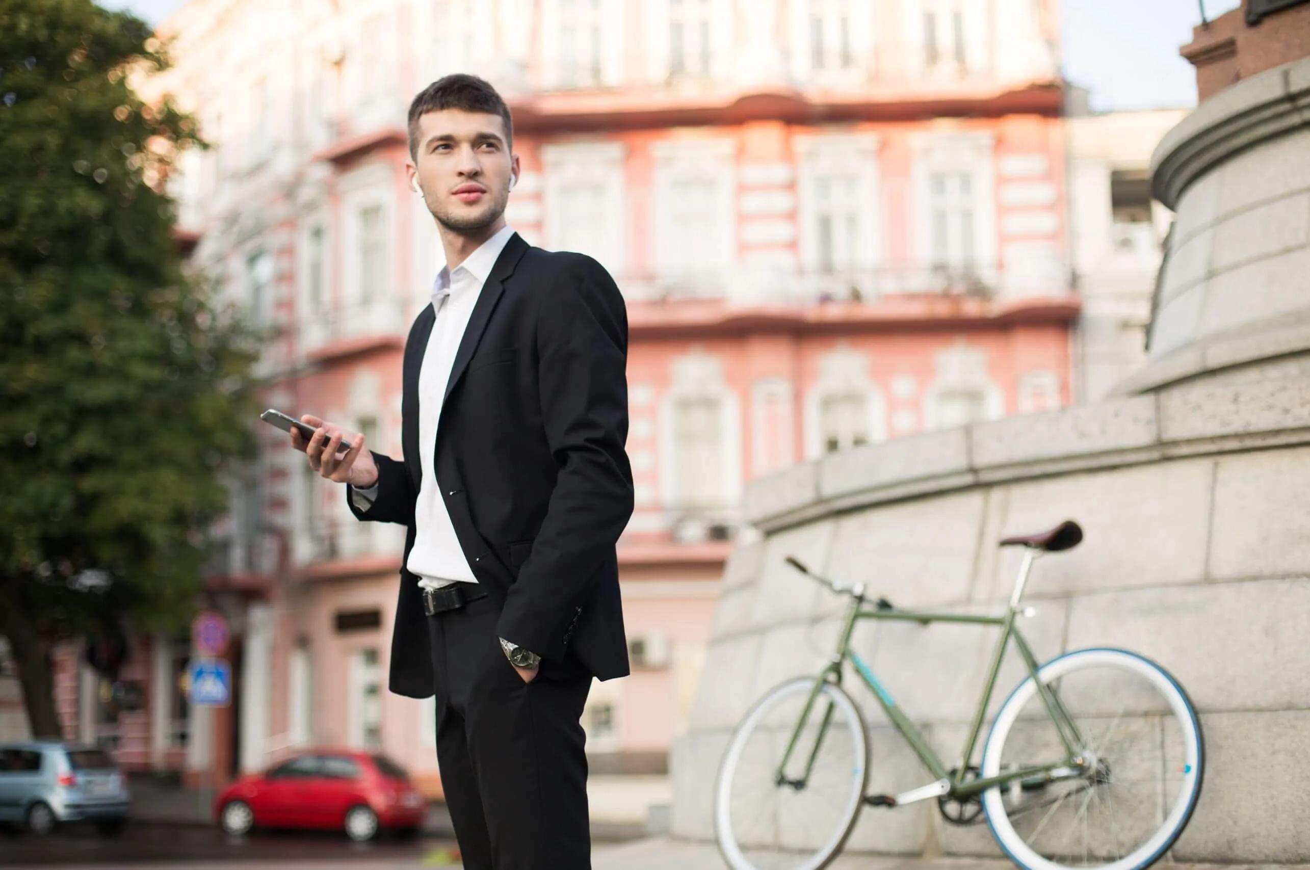 Texting vs. calling: Which is right for your business?