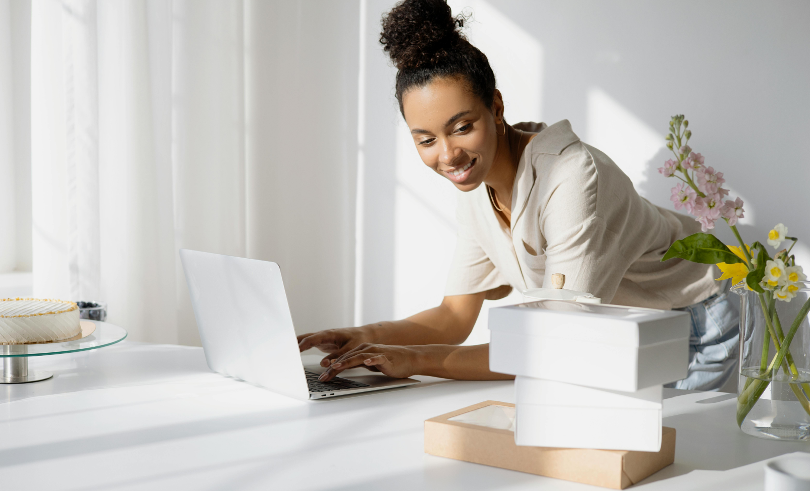 What are some recommended AI-powered applications for small businesses?