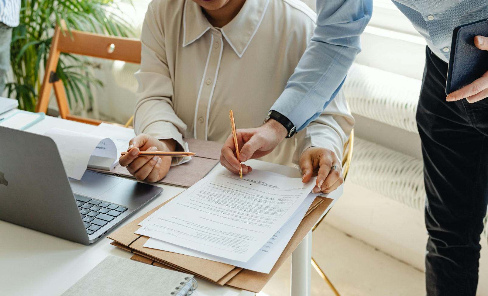 How to hire a virtual receptionist for your small business