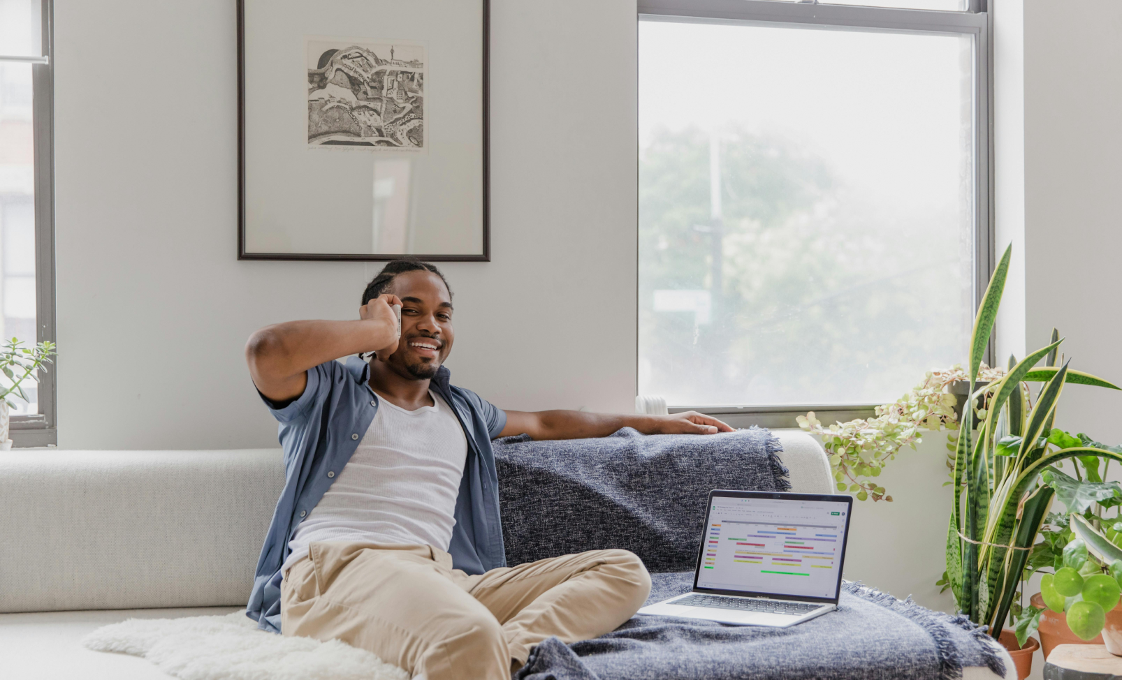 What are the main benefits of using an AI virtual receptionist for small businesses?