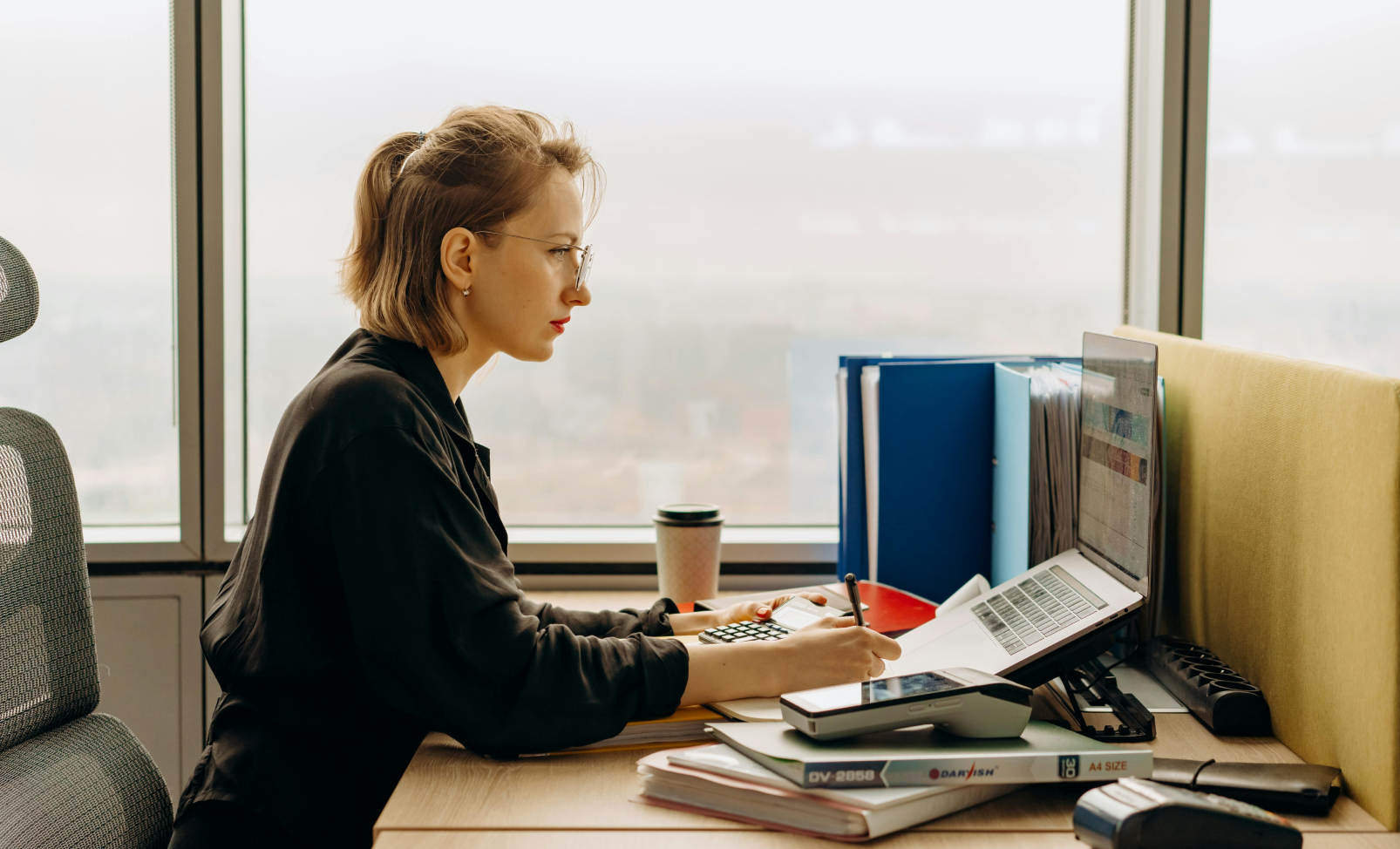 Phone etiquette fails that cost finance firms money (and how to fix them today)