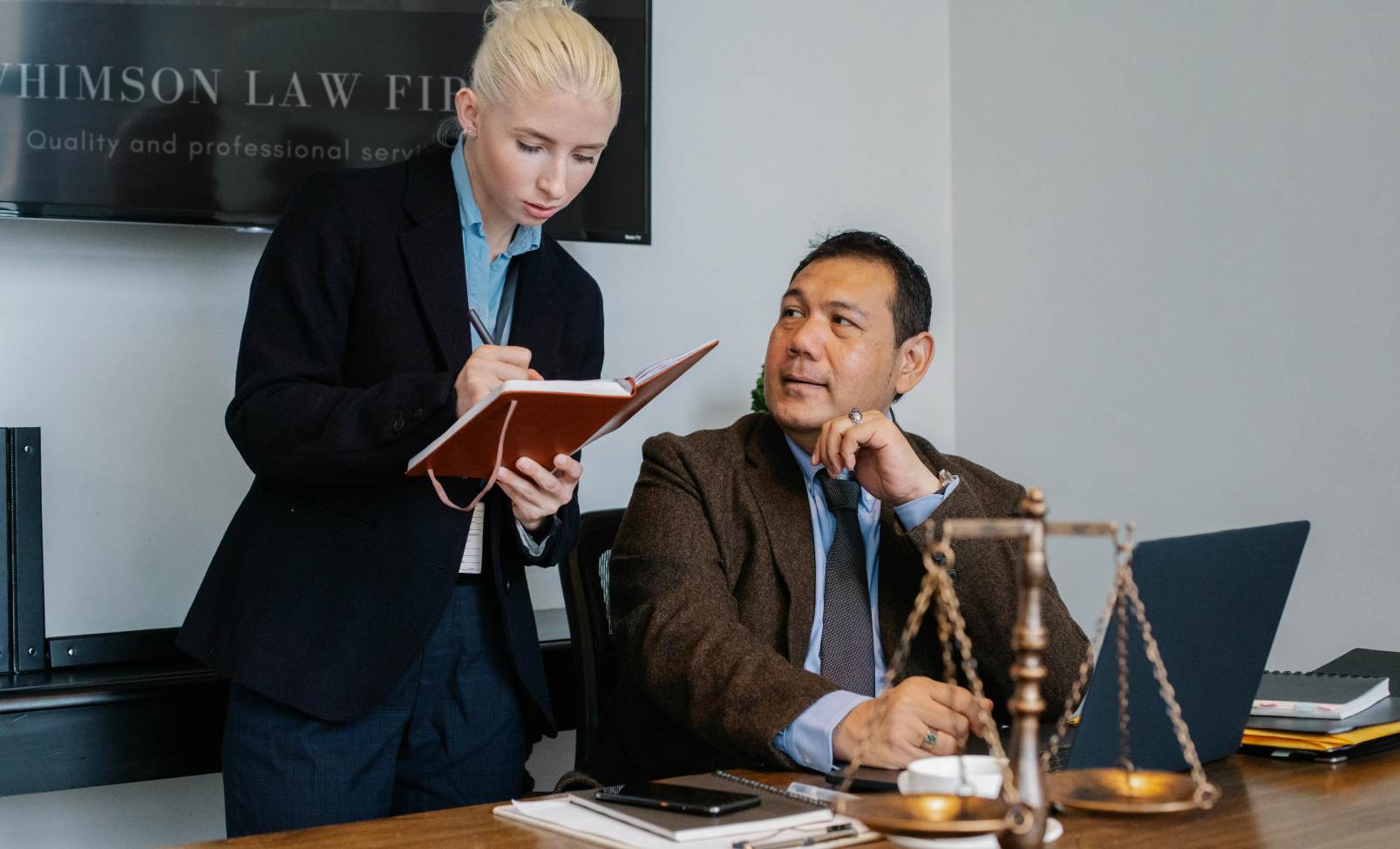 What is the best answering service for lawyers? 7 options lawyers should consider