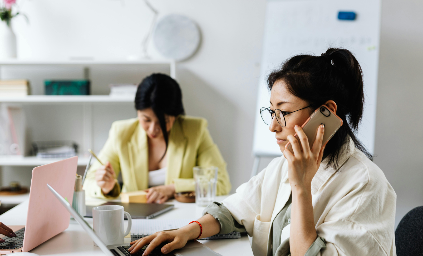 Which platforms provide AI voice agents for handling business calls (that small businesses can set up in minutes)?