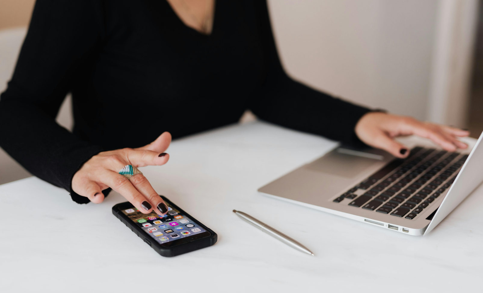 Are there any AI virtual receptionists that offer multilingual support?