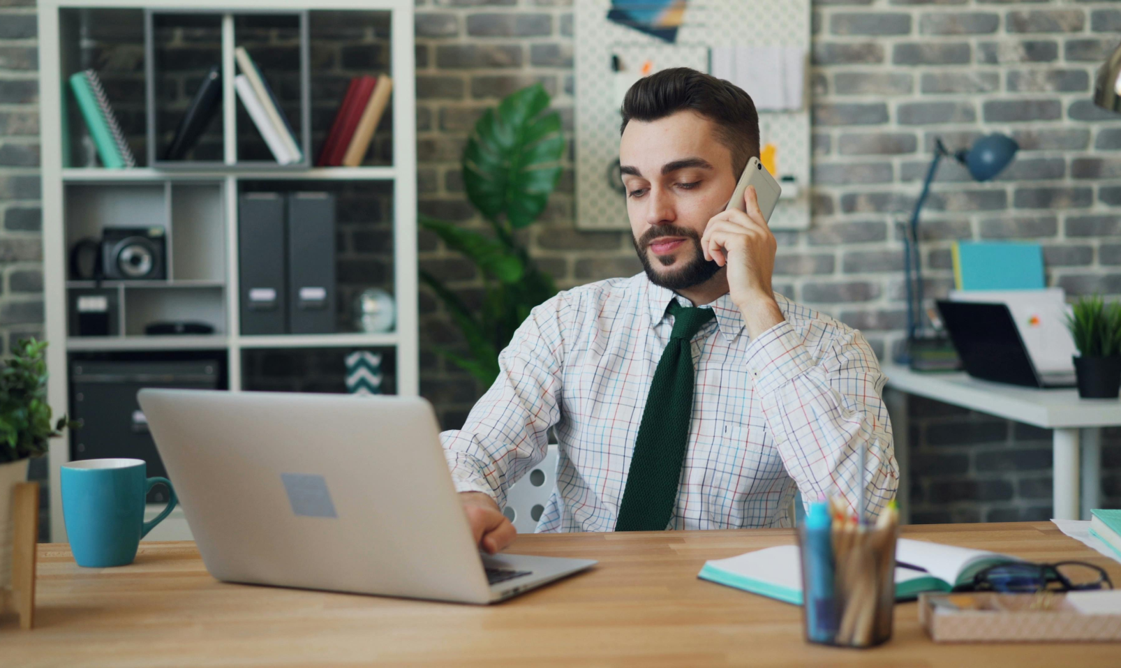Can an AI receptionist warm transfer a caller to a live person without hanging up?