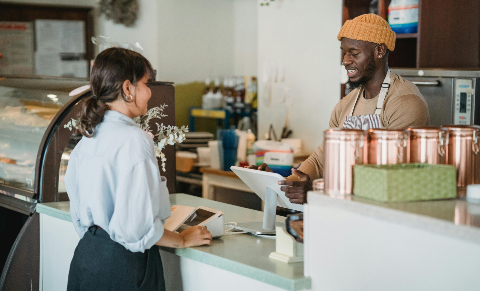 How to offer multilingual customer support without hiring a full team