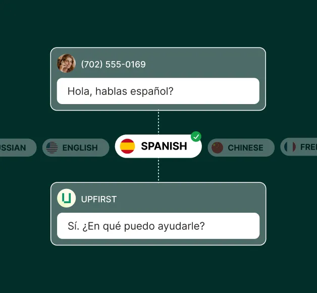 Chat overlay where a remote phone answering service for glass repair shops responds in Spanish to a customer inquiry.