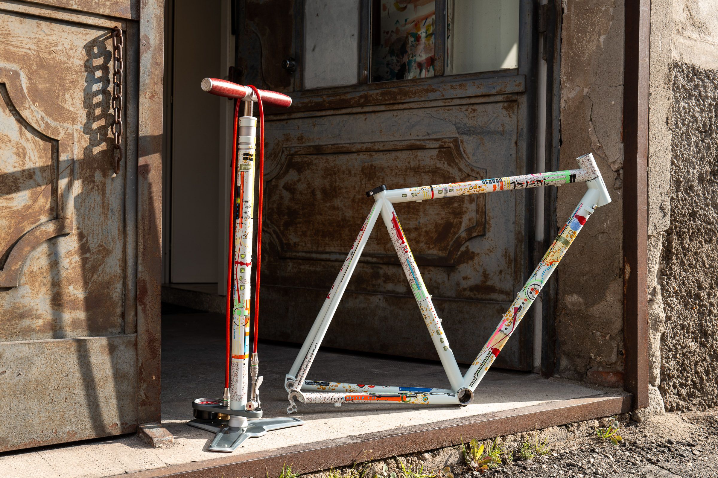 Pegoretti Ciavete Frame and Ciavete-painted Silca Hiro pump.